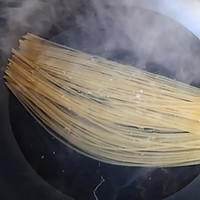 蒜香牛肉粒配番茄意面—西式料理轻松做#吃出健康，解决假胖#的做法图解6