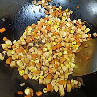杏鲍菇粒炒胡萝卜粒玉米粒的做法图解6