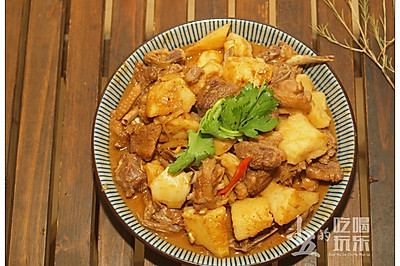 沙茶酱焖鸭笋，传统的潮汕家常菜，只有在夏天才能吃到最美的味道
