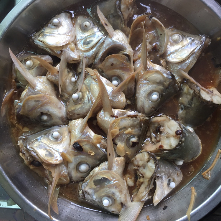 豆豉蒸鲮鱼头的做法
