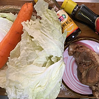 白菜腌肉面的做法图解1