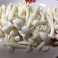 白玉菇炒辣椒的做法图解1