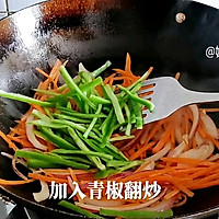 #百变鲜锋料理#胡萝卜洋葱炒羊肉的做法图解12