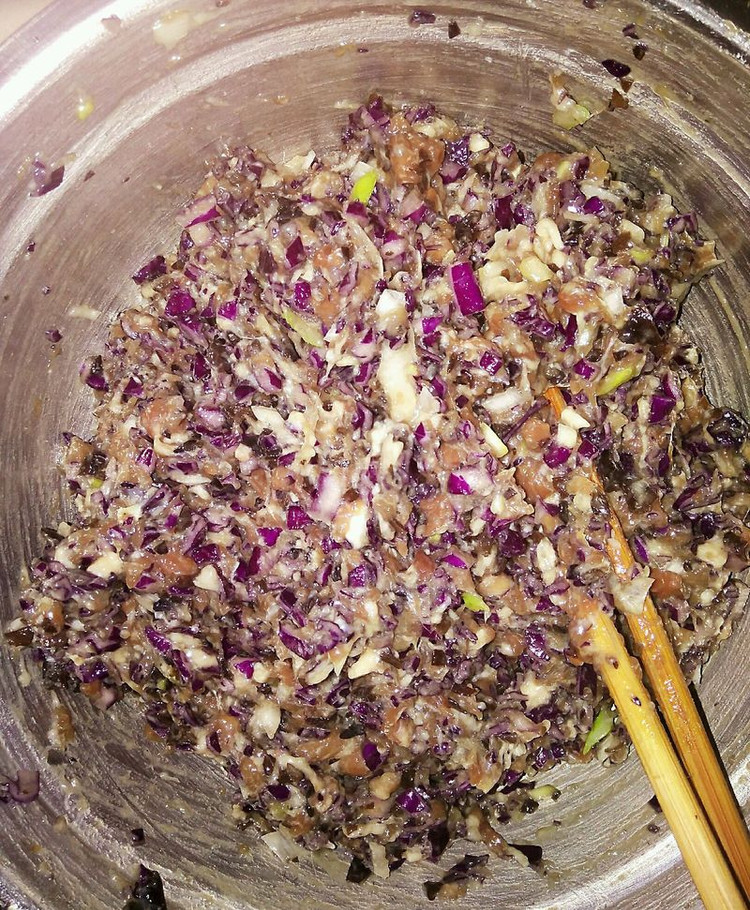 紫甘蓝（圆紫色菜）木耳猪肉馅饺子的做法