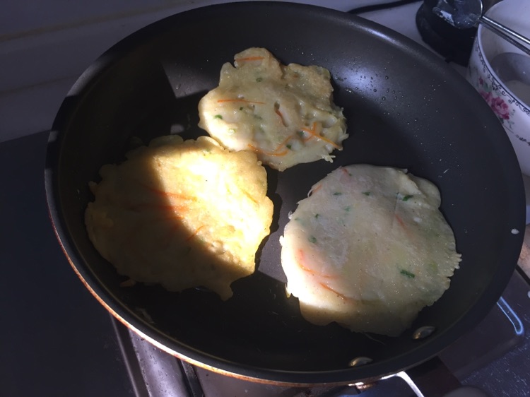 土豆胡萝卜饼的做法图解4