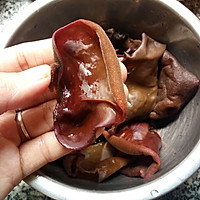 木耳山楂薏米煲猪腱肉的做法图解3