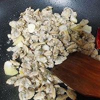 韭菜炒蚬子的做法图解4