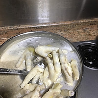 凉拌鸡爪的做法图解1