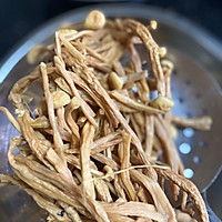 鸡腿炖蘑菇的做法图解3