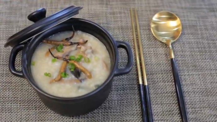冬虫夏草皮蛋瘦肉粥——看着就很有食欲