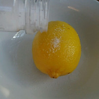 小清新—蜂蜜柠檬茶的做法图解2