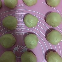 莲蓉蛋黄月饼的做法图解4