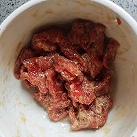 牛肉炒菌菇的做法图解3