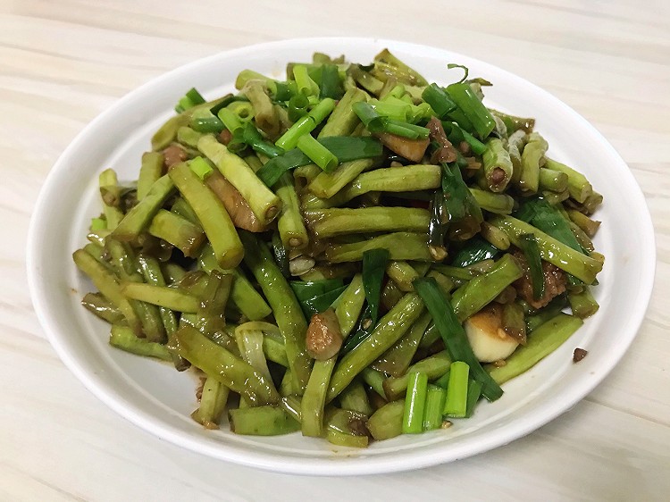家常炒长豆角，好吃不腻很下饭！的做法