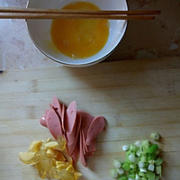 火腿皮蛋炒饭的做法图解1