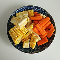 砂锅玉米排骨汤的做法图解2