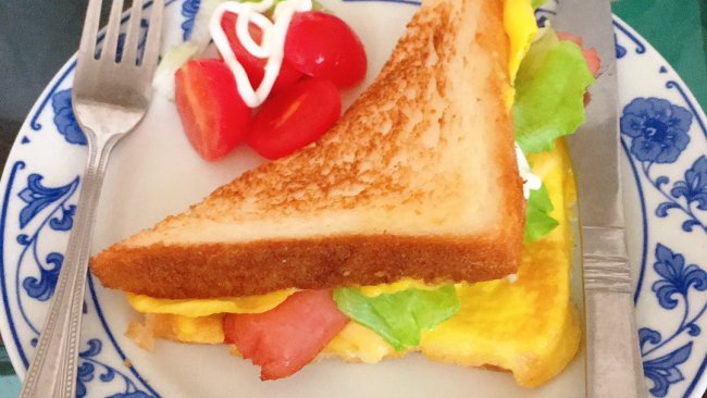 #换着花样吃早餐#鸡蛋火腿三明治的做法