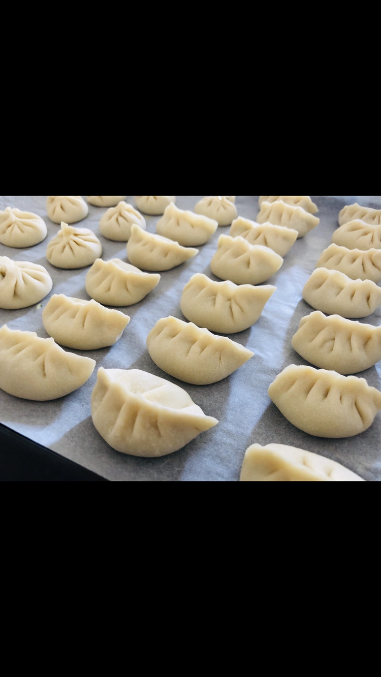 宝宝最近爱吃的芹菜馅饺子的做法