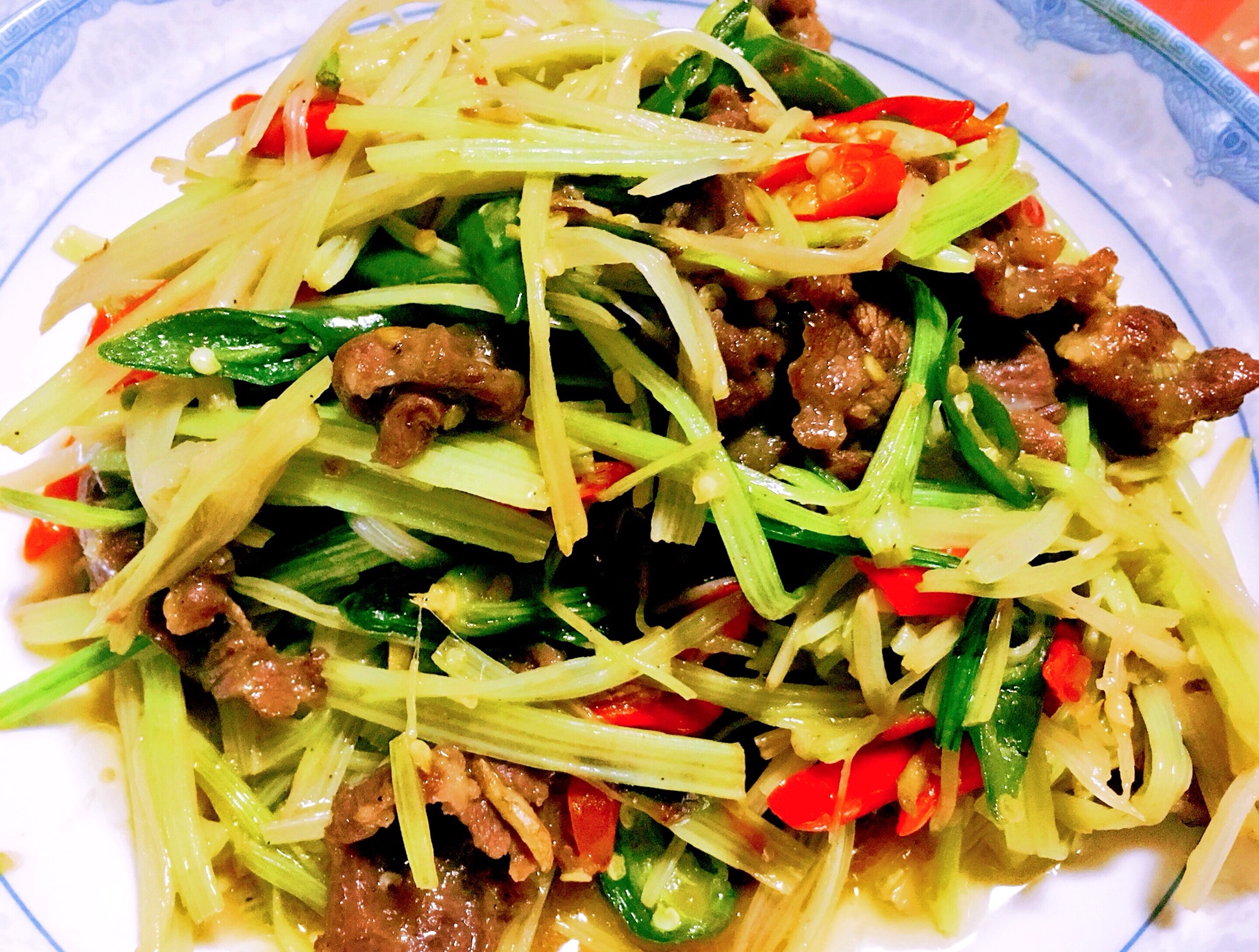 Stir fried beef tendon with local pepper and celery
