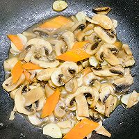 #吃出健康，解决假胖#白蘑菇炒肉片的做法图解17