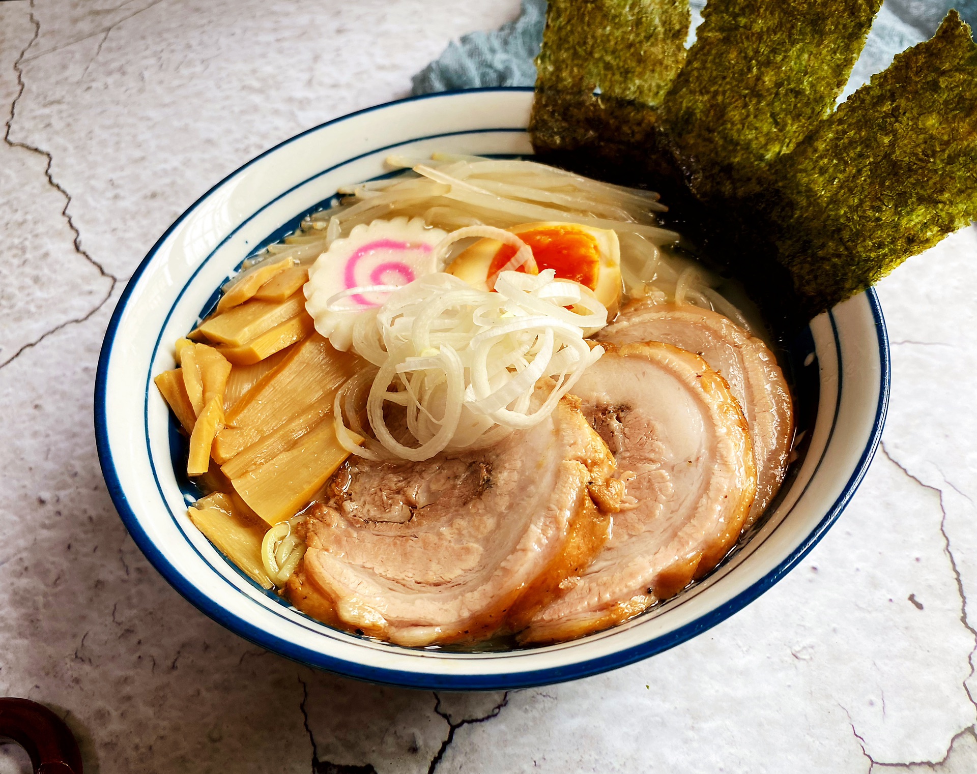 日式豚骨叉烧拉面的做法