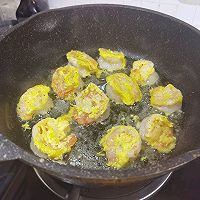 一口一个蛋香煎虾球的做法图解4