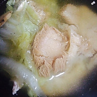 黄芪猴头菇鸡肉白菜汤的做法图解3