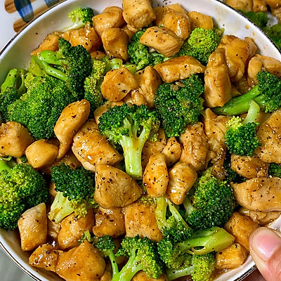 减脂餐！低卡美味黑椒西兰花炒鸡丁