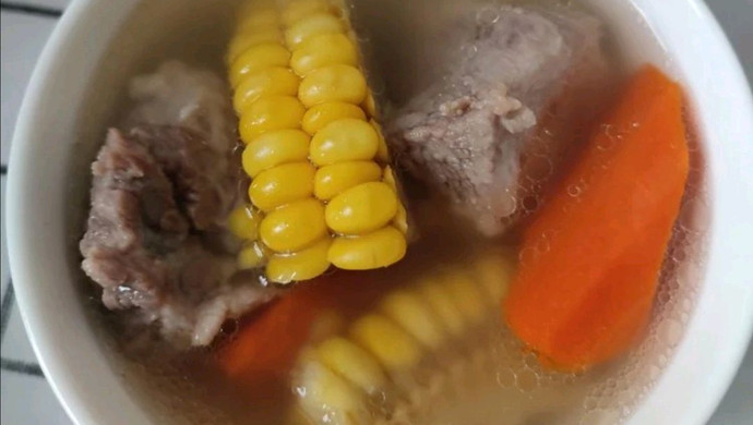 胡萝卜玉米龙骨汤