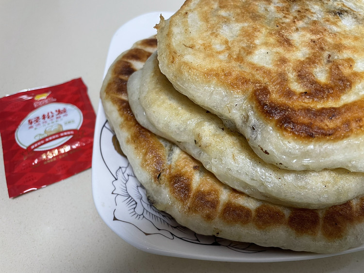 手不沾面的发面软饼的做法