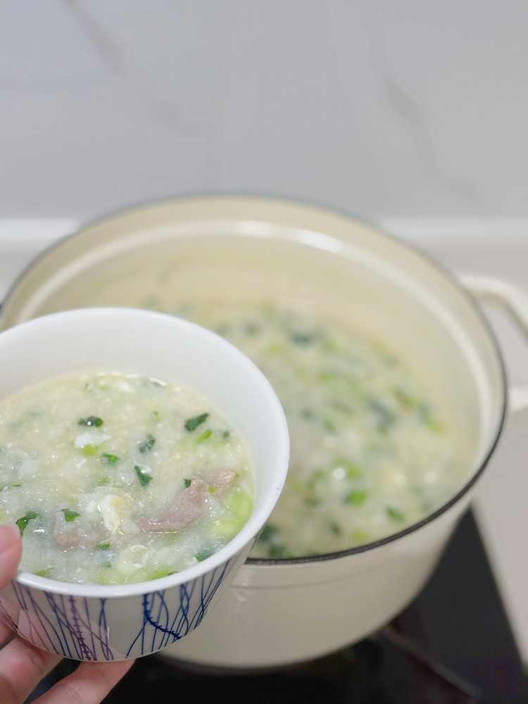 窝蛋牛肉粥的做法