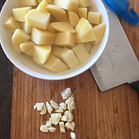 蜜汁红烧土豆炖排骨的做法图解3