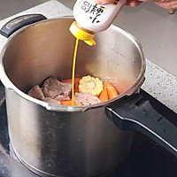 玉米萝卜排骨汤+鸡蛋蒸肉末+糯米饭的做法图解9