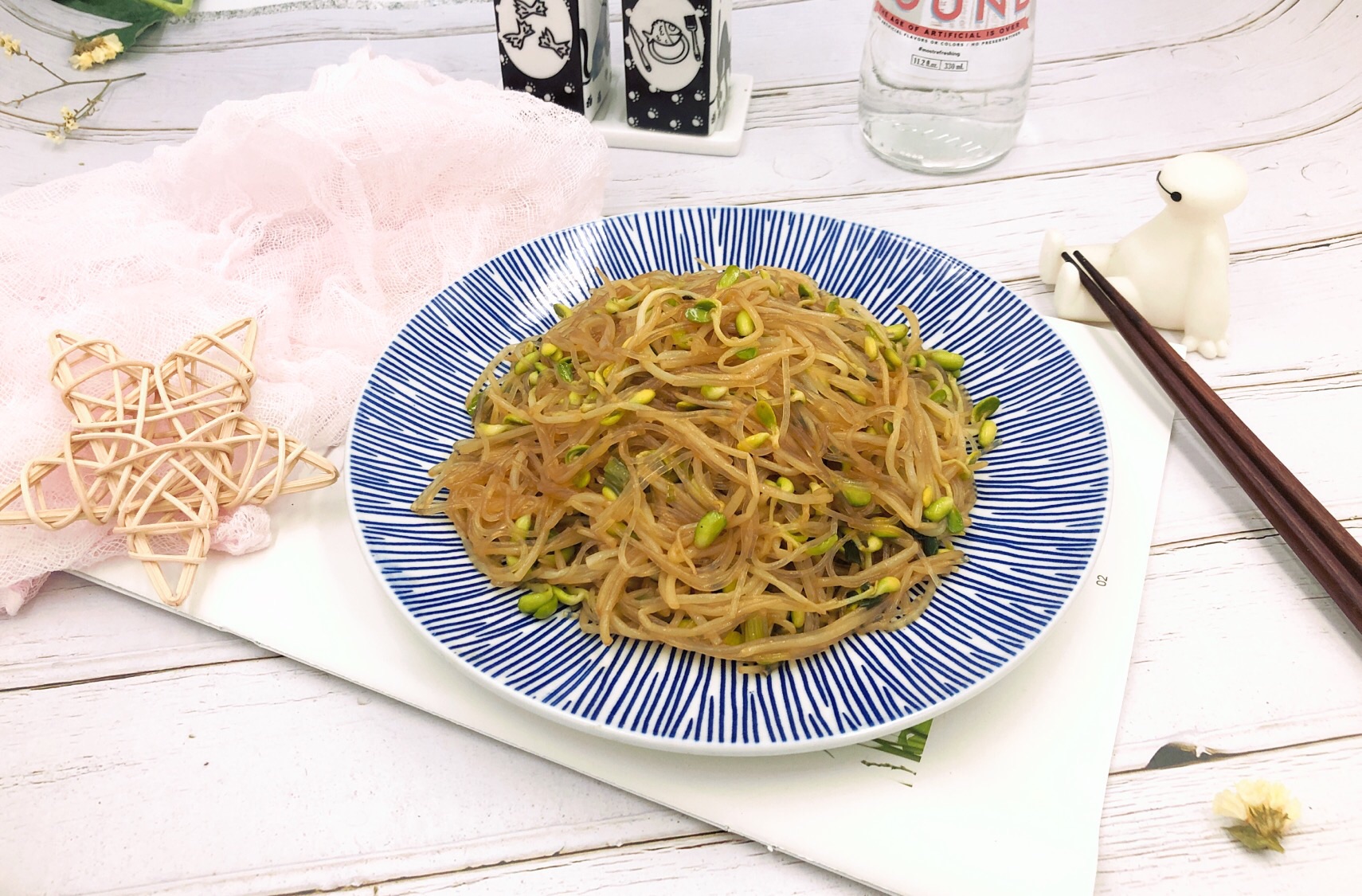Stir fried vermicelli with bean sprouts