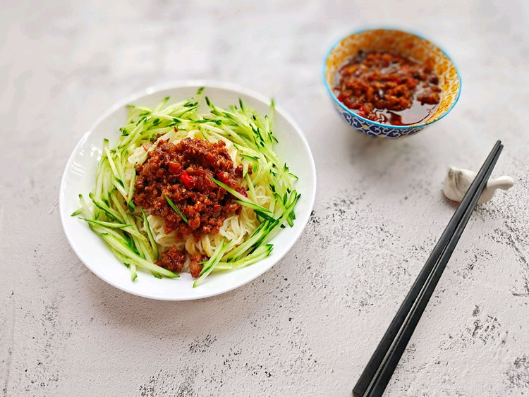 一人食&简单版炸酱面（最简单的版本在这里）的做法