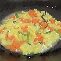 胡萝卜土豆丁的做法图解7