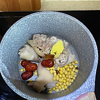 猪蹄黄豆汤的做法图解3