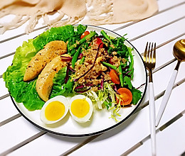 #520，美食撩动TA的心！#鸡胸肉藜麦沙拉的做法