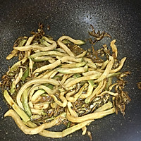 萝卜干炒小银鱼干的做法图解6