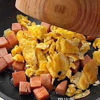 海苔午餐肉炒饭的做法图解5