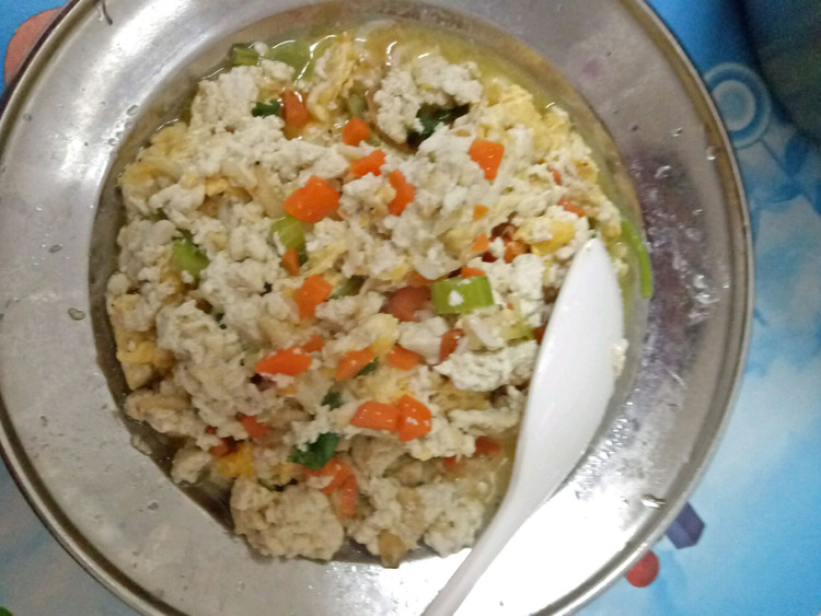 豆腐虾米炒蛋的做法