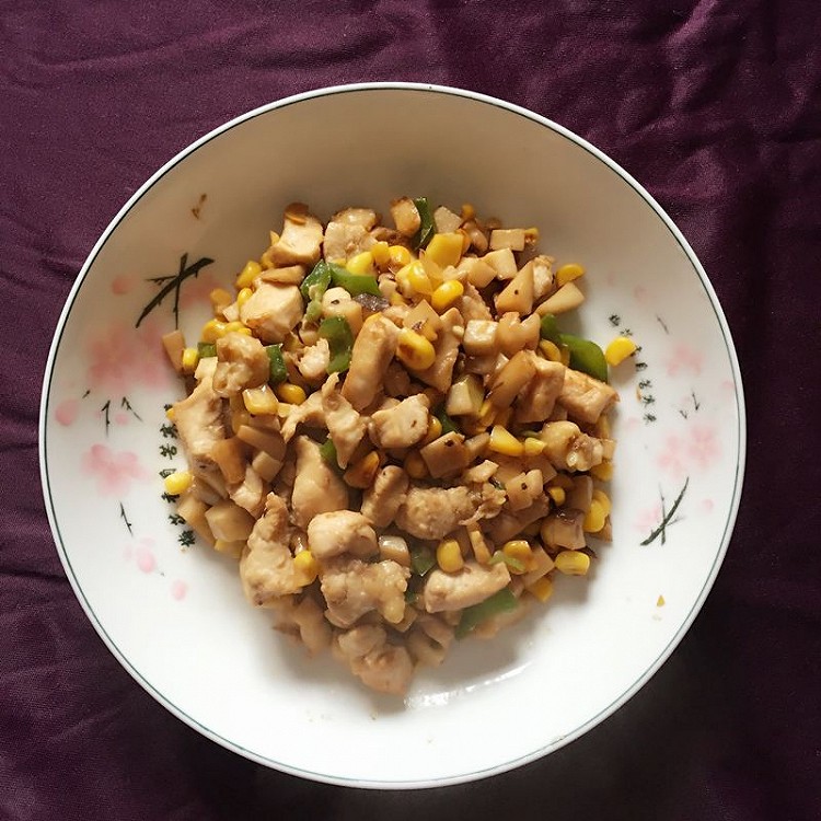 减脂餐一：鸡胸肉炒丁的做法