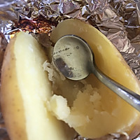 暗黑料理之北海道蜂蜜烤土豆的做法图解1