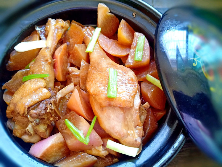 鸭肉炖水萝卜的做法
