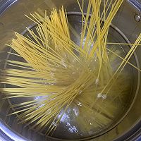 番茄虾仁意面的做法图解2