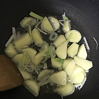 排骨干菜土豆汤面的做法图解7