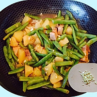 东北家常菜——土豆炖豆角的做法图解4