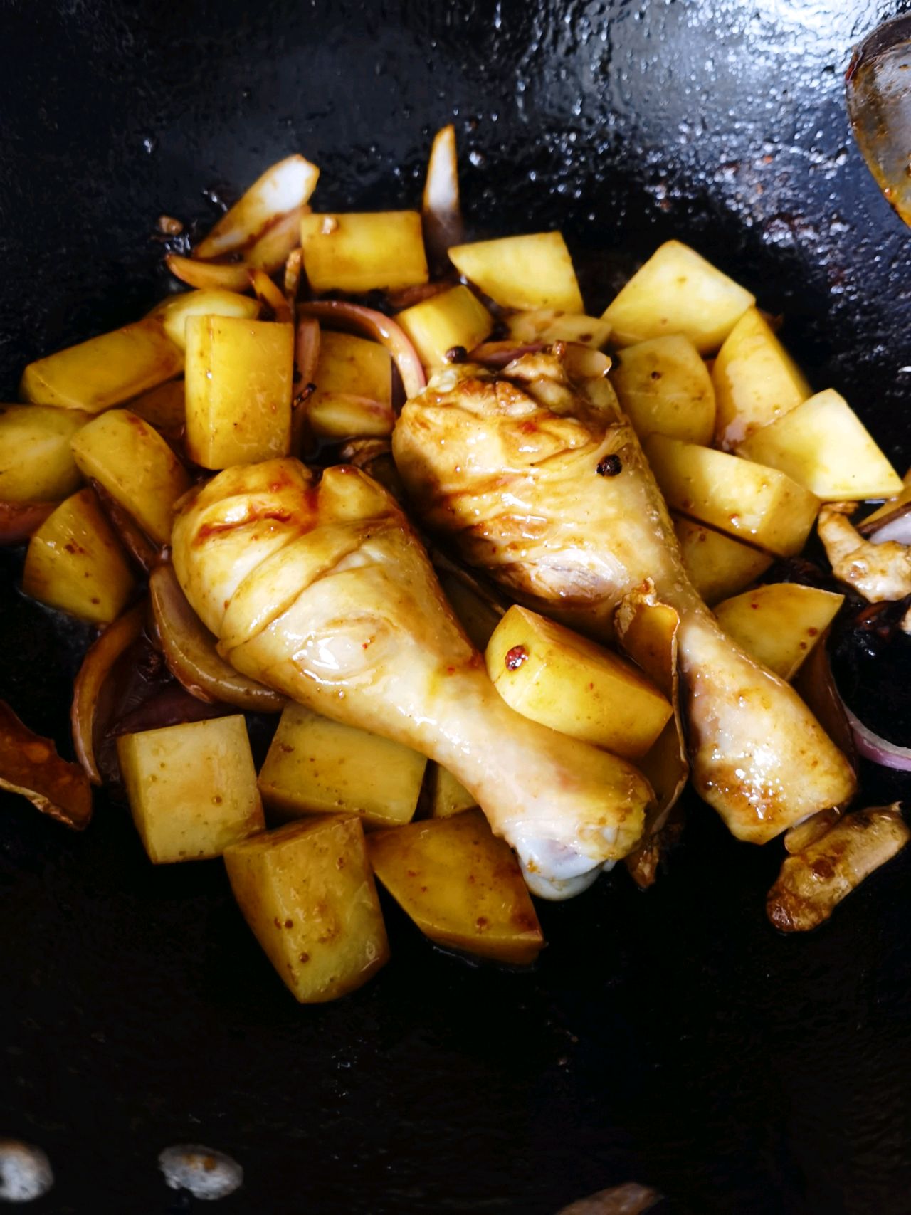 【黑椒土豆烧鸡腿的做法,黑椒土豆烧鸡腿的家常做法】美食杰菜谱做法大全