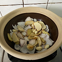 啫啫鲈鱼煲的做法图解6