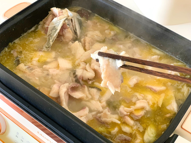 金汤酸菜鱼火锅的做法